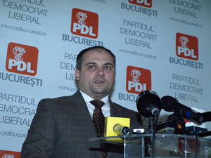 Iniţiatorul ”Legii maidanezilor” Ştefan Pirpiliu:”Decât să-i ceară preşedintelui să nu promulge o lege bună, să adpote fiecare câte un maidanez”!