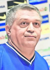 Selecţionerul Victor Piţurcă a fost dat în judecată de presupusa lui amantă într-un proces privind paternitatea fiului ei