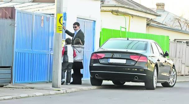 PANICĂ ÎN PIPERA. Însărcinată în luna a patra, Alina a chemat Salvarea
