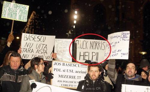 Chuck Norris a sosit la proteste, dar a avut parte de o surpriză | FOTO