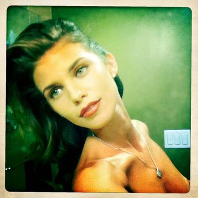 AnnaLynne McCord a pus pe Twitter o poza in care i se vede un sfarc