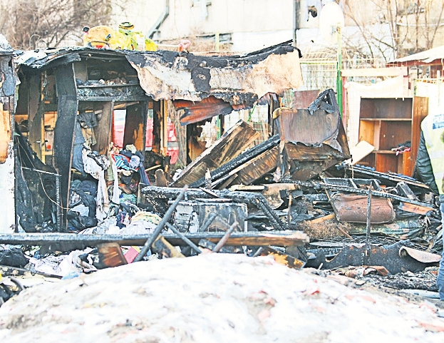 Aici au ars de vii patru copii! Incendiu, urmat de explozia unei butelii în Bucureşti