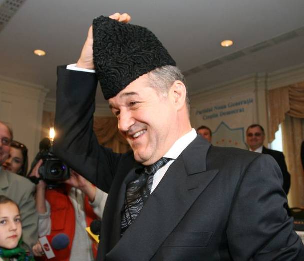 Becali şi-a scos căciulile de la naftalină