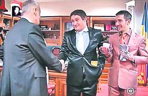 Bendeac (centru) îl interpretează pe Becali, în timp ce un alt actor (dreapta) joacă rolul lui Luțu