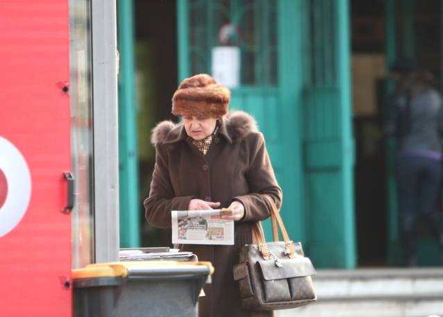 EXCLUSIV | Mama Monicăi Gabor, la piaţă cu geanta de firmă | FOTO