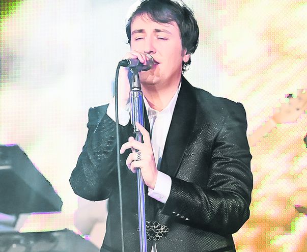 Călin Geambaşu a cântat în negru, de Revelion