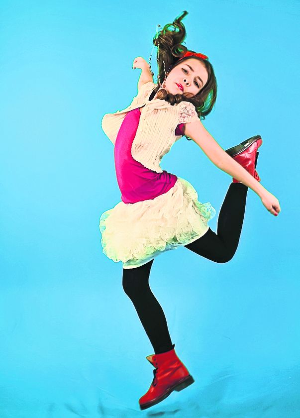 Competiţia "Dance Dance", de la Disney Channel, aproape de final. Votează cel mai bun dansator!