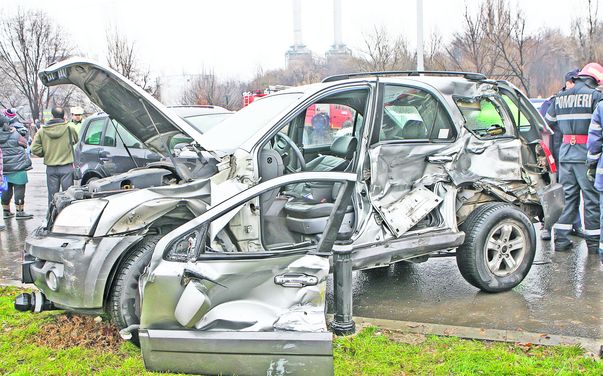 Fotografie în premieră de la accidentul lui "Il Luce" | Aşa l-au scos pompierii pe Lucescu din ghearele morţii