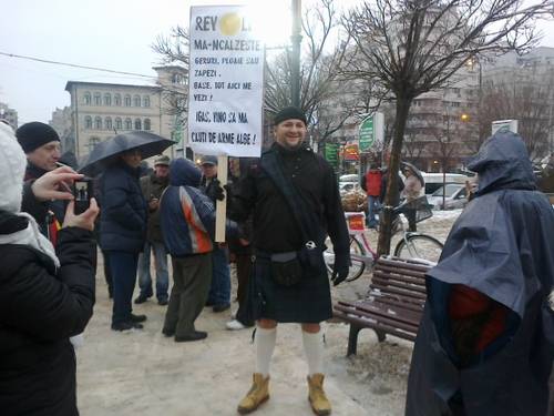 PROTESTE, ZIUA A NOUA |Peste 3.000 de oameni au protestat pașnic în mai multe orașe din țară | FOTO