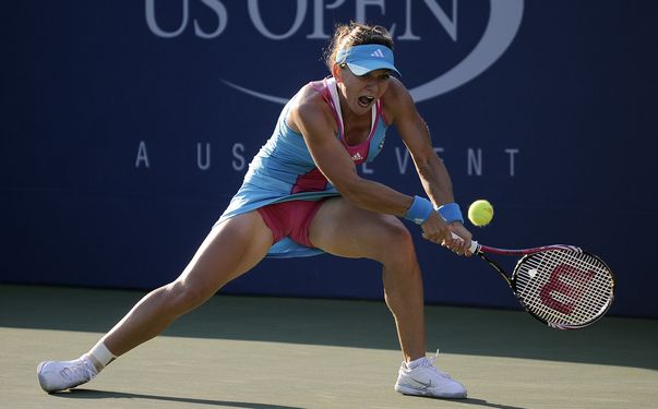 Prima zi de Australian Open: Monica Niculescu, în turul II, Hănescu şi Halep, out