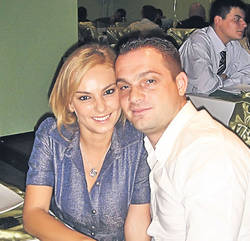 Cu ce trăsnăi le-au convins să spună «Da!»