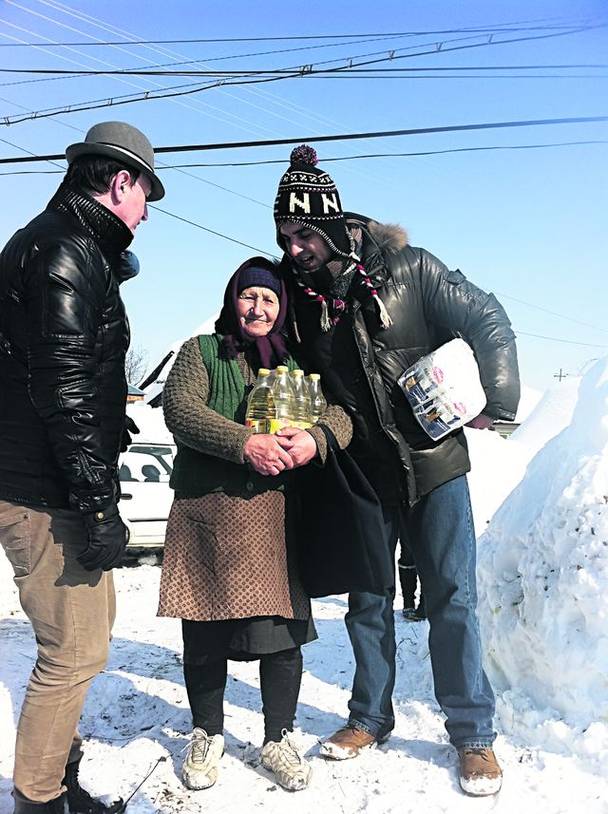 Rupţi de lume de două săptămâni