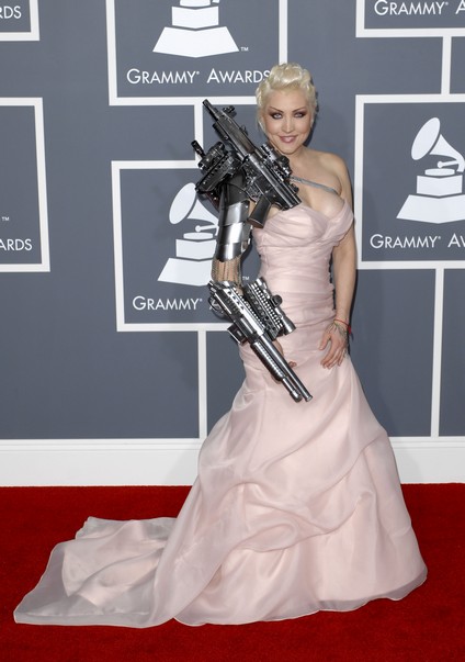 Au vrut să șocheze pe covorul roșu și au reușit! Uite cele mai stranii apariții de la Premiile Grammy! FOTO