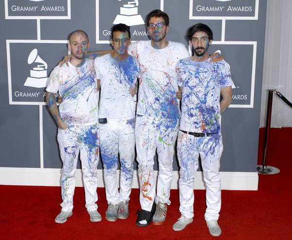 Au vrut să șocheze pe covorul roșu și au reușit! Uite cele mai stranii apariții de la Premiile Grammy! FOTO