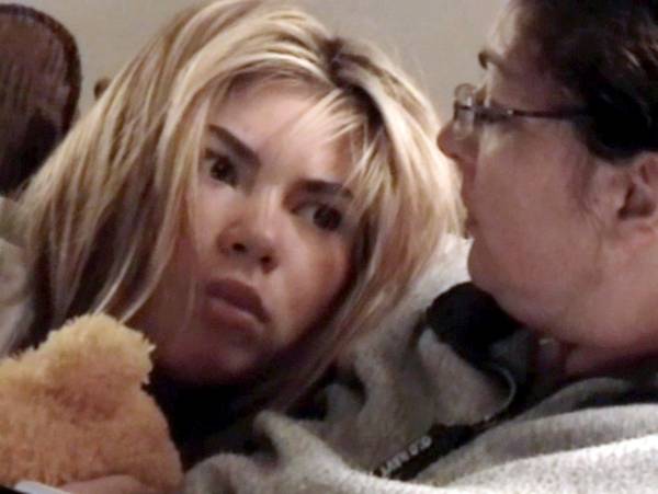 Frumoasa-adormită există şi e CEA MAI NEFERICITĂ TÂNĂRĂ ! Drama unei fete care nu poate sta trează mai mult de două ore pe zi! FOTO