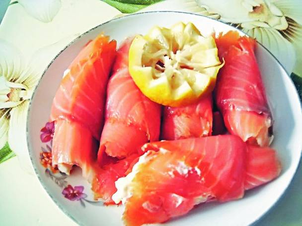 Somon umplut cu salată rusească Somon umplut cu salată rusească