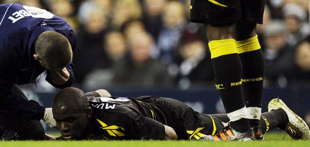 Fabrice Muamba s-a prabusit pe teren in timpul meciului Tottenham-Boldon