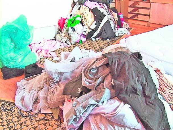 Dorina Vochescu (foto mic) găsește adesea casa răvășită