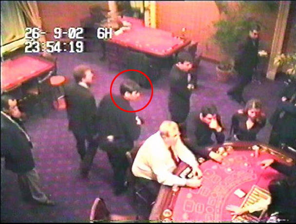 El a fost escortat de patronii cazinoului