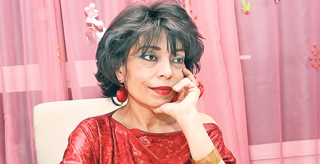 Carmen Harra, mai prezici multe tâmpenii?!