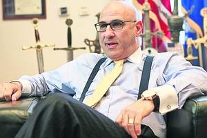 Leul s-a prăbuşit! Cât de rău ne va fi?