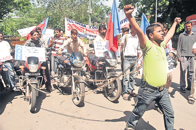 Uite cât de supărați au fost că s-a scumpit benzina