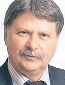 A omorât 14 români în 1940. Acum are statuie în România!