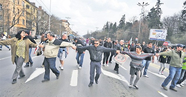Uite cât de supărați au fost că s-a scumpit benzina
