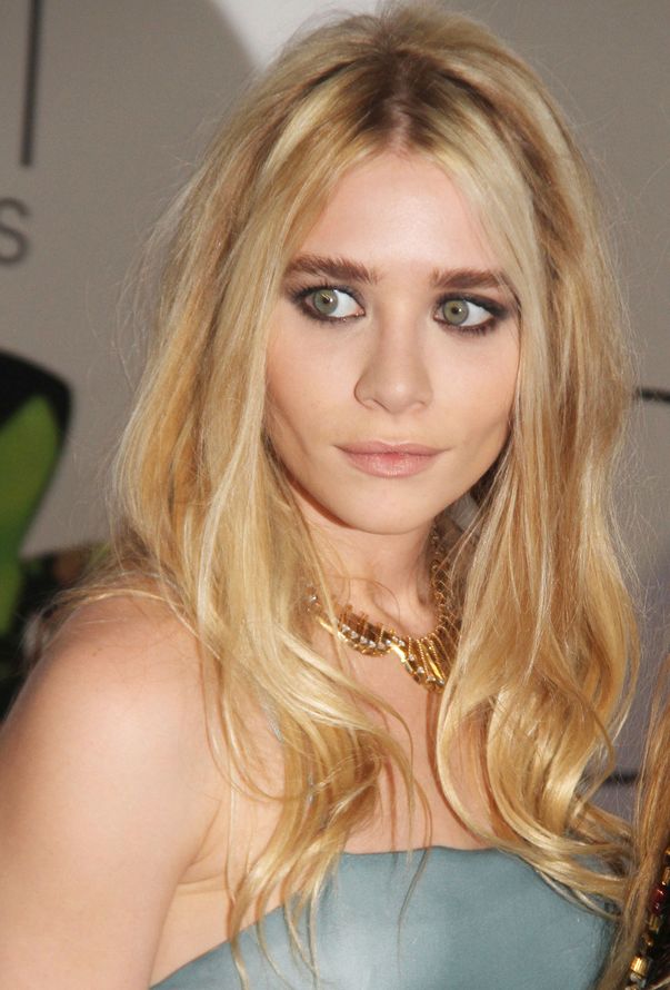 A înnebunit Johnny Depp? Nu o să-ţi vină să crezi pe cine a ţinut în braţe o noapte întreagă