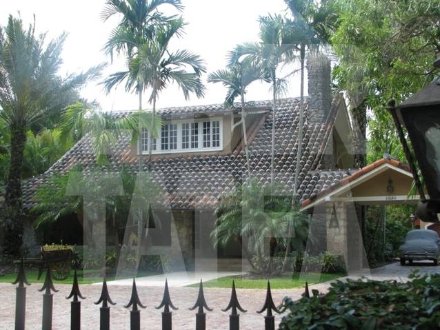 ASTA PIERDE MUTU! Iată cum arată casele de la Miami, de la care "Briliantul" şi-ar putea lua adio | FOTO