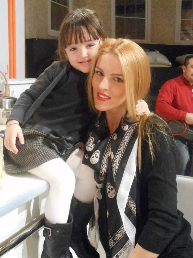 Ele sunt vedetele din România care şi-au crescut copiii singure | FOTO