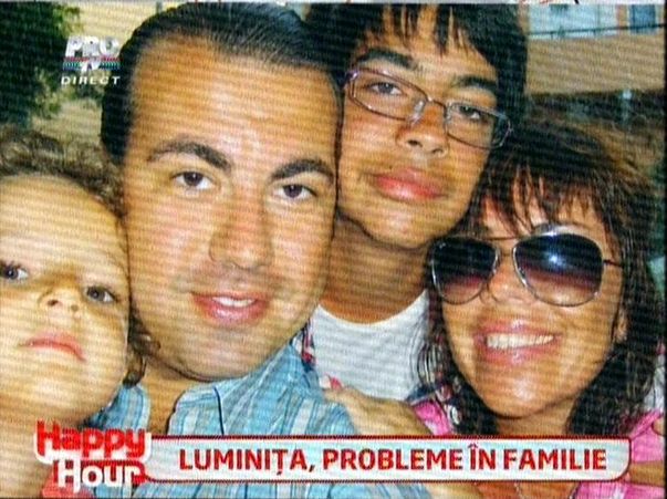 Luminița Anghel, alături de soțul ei și de cei doi copii pe care i-a adoptat