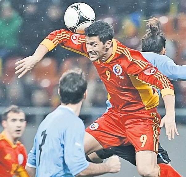 Halal naţională! În noaptea de după meciul amical cu Uruguay, căpitanul Adrian Mutu ar fi fost la restaurant, iar selecţionerul Victor Piţurcă s-ar fi dus la cazinou