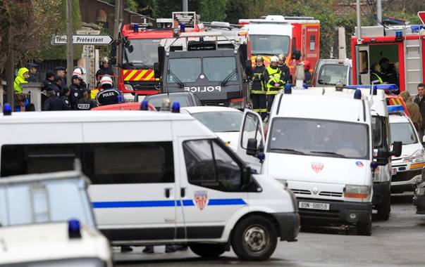 Mohamed Merah s-a baricadat in locuinta din Toulouse, politia a imprejmuit locul