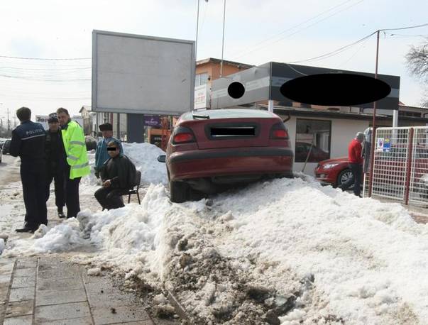 Imaginea care te face să vezi cu alţi ochi mormanele de zăpadă de la marginea drumului