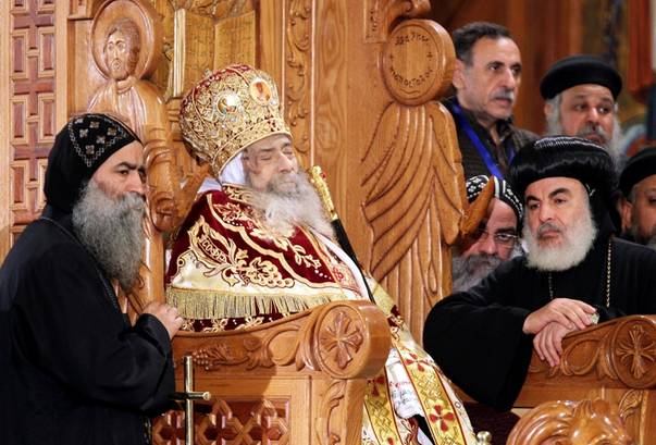 Patriarhul Shenouda III, asezat mort in jilt