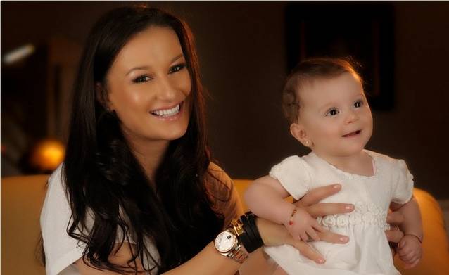 Ele sunt vedetele din România care şi-au crescut copiii singure | FOTO