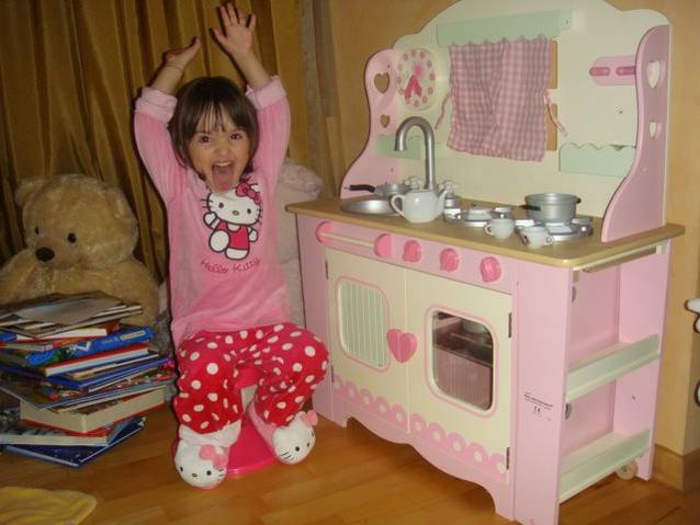 Denisa Nechifor, răsfăţată cu micul dejun la pat! Vezi cine i-a făcut surpriza 