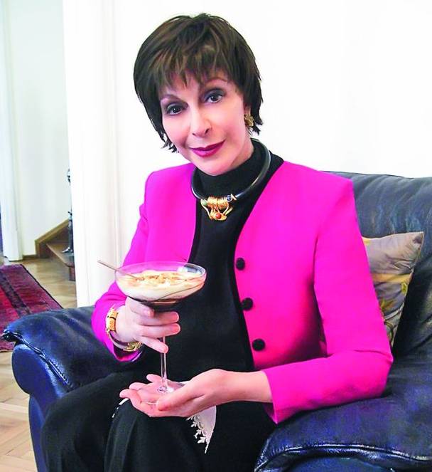 Prințesa Lia prepară  un desert special cu dulceață de afine