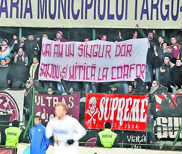 Suporterii și-au pierdut răbdarea cu șefii fotbalului românesc și afișează bannere de protest la fiecare meci Suporterii și-au pierdut răbdarea cu șefii fotbalului românesc și afișează bannere de protest la fiecare meci