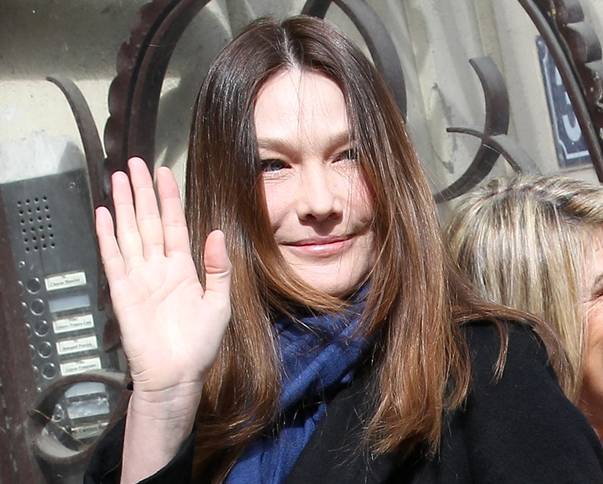 Carla Bruni, prea mult botox