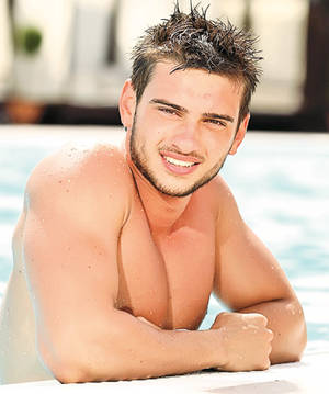 Alina Eremia, din serialul «Pariu cu viaţa», e curtată «la greu»