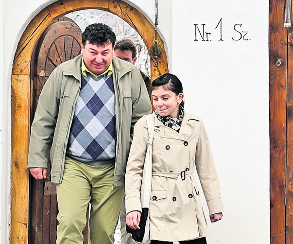 Fetele din Viscri, care se visează ducese, de-abia îl aşteptau pe Prinţul Harry: "Cred că a venit în România după gagici!"