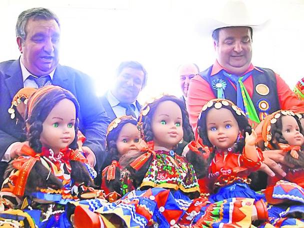 Rromii au greşit bannerul de ziua lor