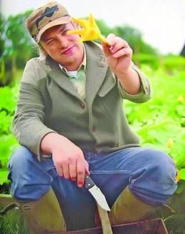 Într-una din  cărțile sale  de bucate,  Jamie Oliver  ne învață să  preparăm  florile de  dovlecel