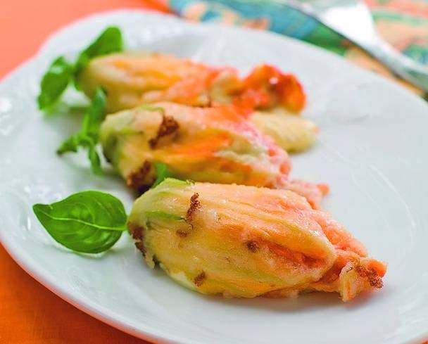 Ai gătit vreodată flori de dovlecei?