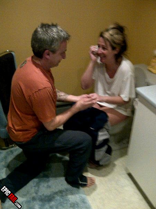 Cea mai DEMENTĂ cerere în căsătorie! Măreşte imaginea şi vezi detaliul ULUITOR | FOTO