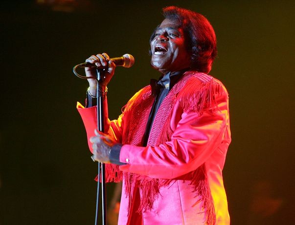 O dezgroapă pe Whitney Houston?