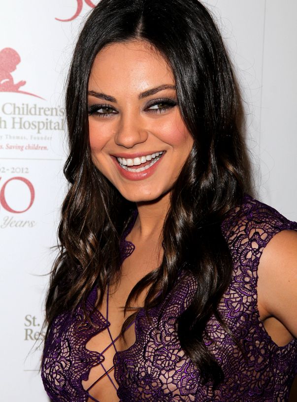 Așa arată Mila Kunis machiată! / foto Hepta