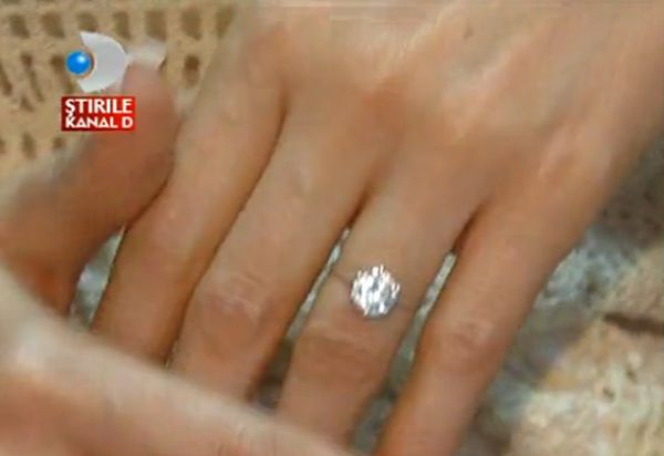Așa arată inelul primit de Sonia Trifan/ captura Kanal D